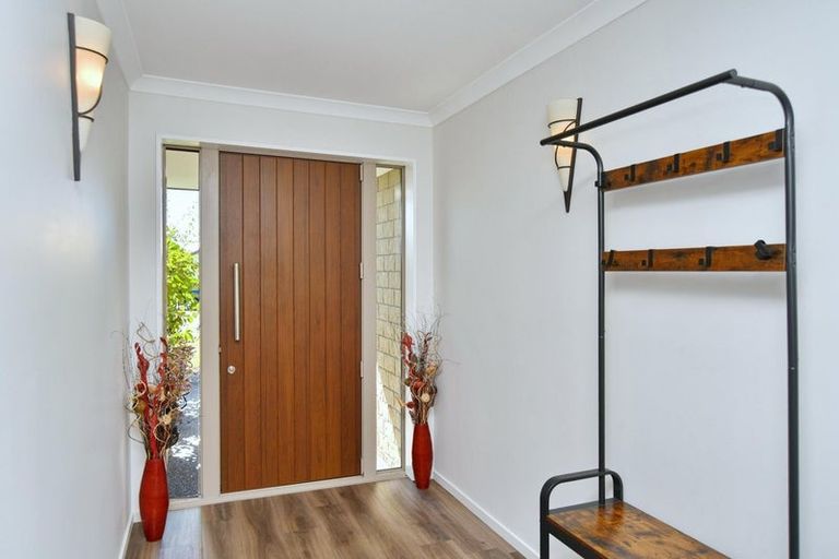 Photo of property in 7 Walnut Way, Rangiora, 7400