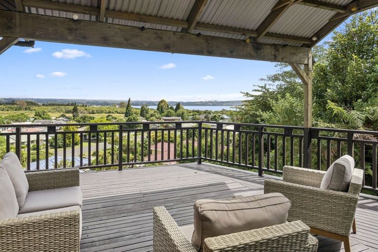 Photo of property in 11 Rika Place, Kawaha Point, Rotorua, 3010