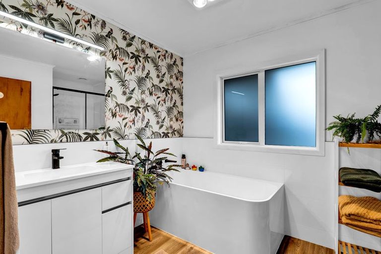 Photo of property in 5 Dunn Street, Egmont Village, 4372