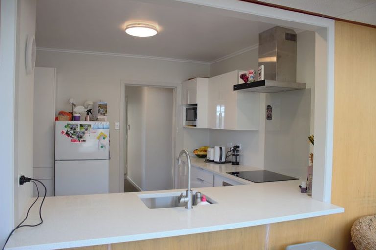 Photo of property in 90 Matipo Road, Te Atatu Peninsula, Auckland, 0610