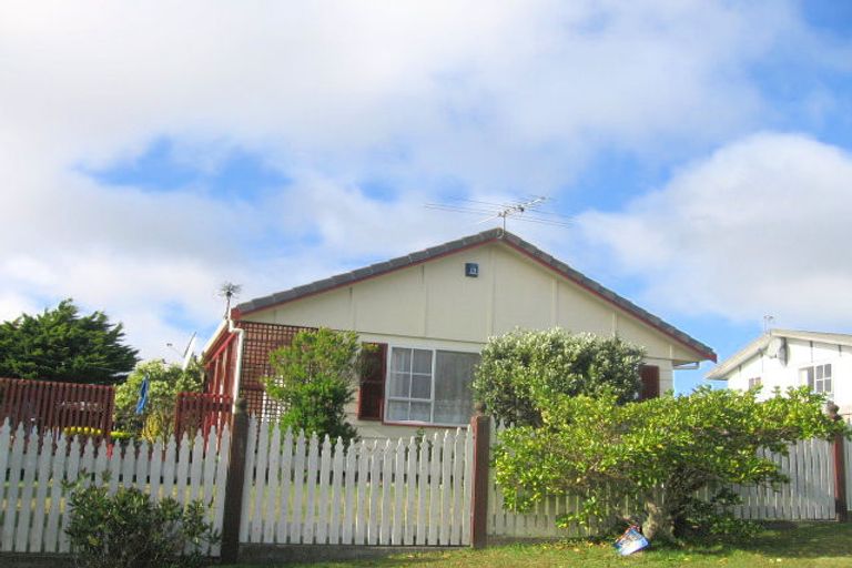 Photo of property in 76 Guadeloupe Crescent, Grenada Village, Wellington, 6037