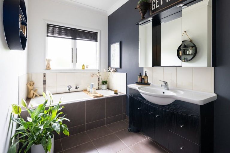 Photo of property in 27 Alfred Street, Fairfield, Hamilton, 3214