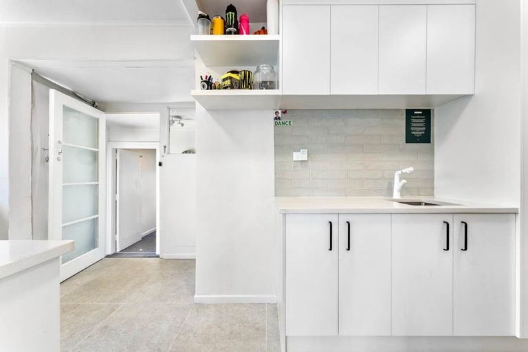 Photo of property in 11 Totara Road, Stanmore Bay, Whangaparaoa, 0932