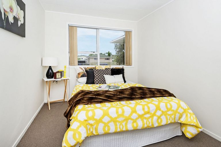 Photo of property in 2 Navigator Place, Papatoetoe, Auckland, 2025