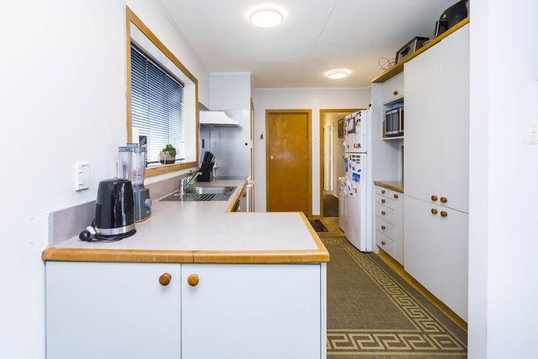 Photo of property in 28 Vista Crescent, Maoribank, Upper Hutt, 5018