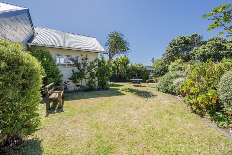 Photo of property in 36 Freyberg Crescent, Waikanae Beach, Waikanae, 5036