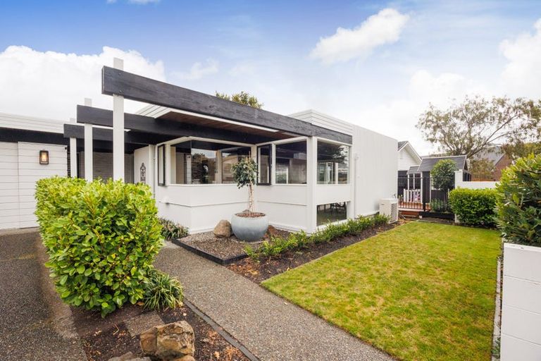 Photo of property in 11 Chilton Grove, Hokowhitu, Palmerston North, 4410