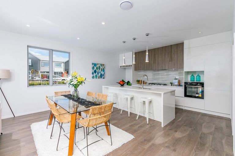 Photo of property in 42 Schoolside Road, Kumeu, 0810