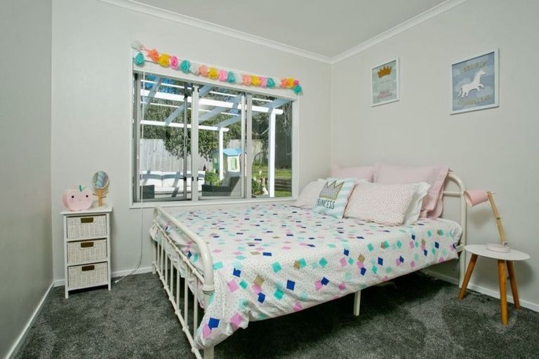 Photo of property in 98 Oaktree Avenue, Browns Bay, Auckland, 0630