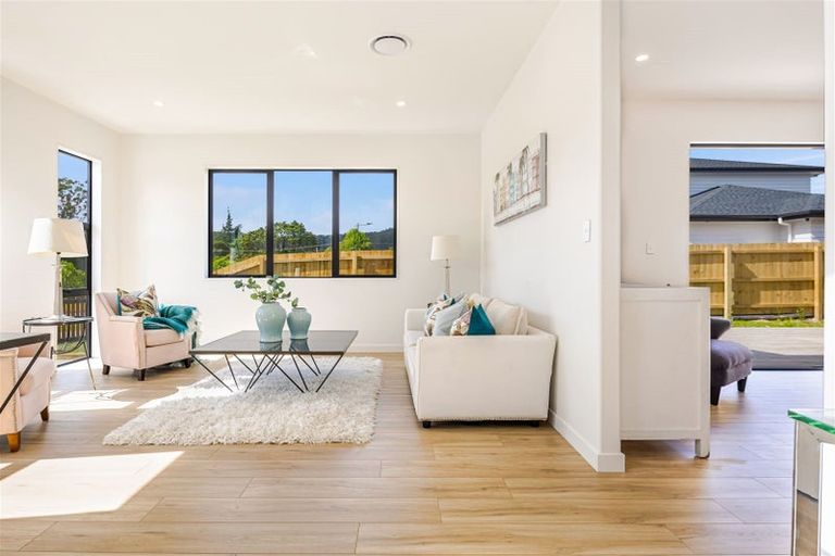 Photo of property in 9 Mcindoe Road, Kumeu, 0810