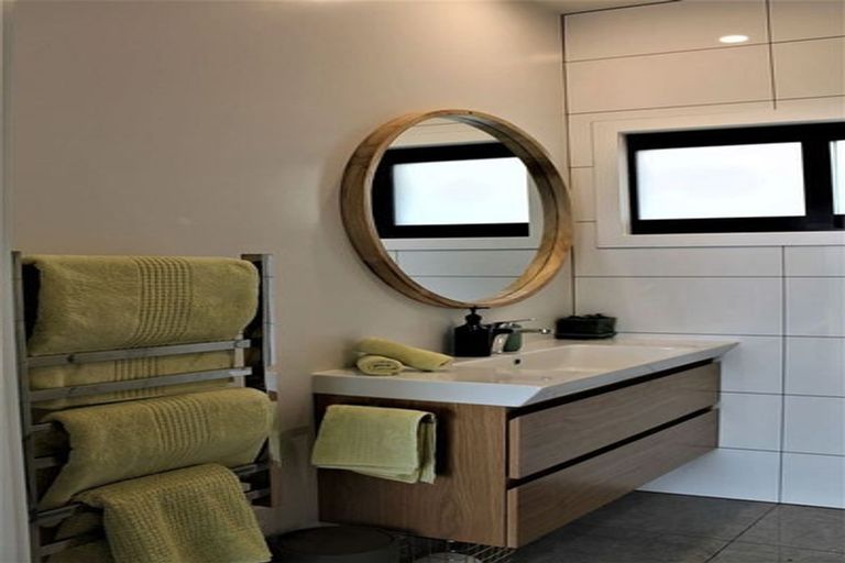 Photo of property in 442 The Esplanade, Island Bay, Wellington, 6023