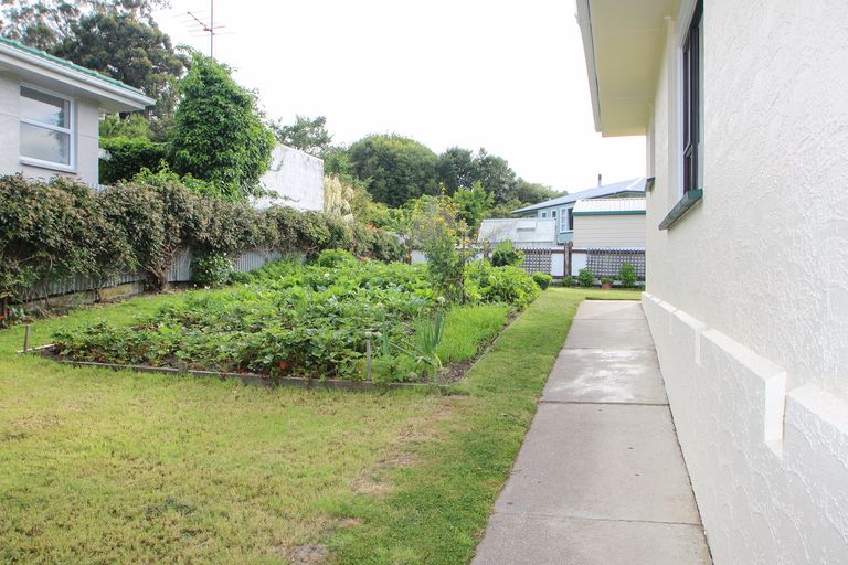 Photo of property in 6 Oxford Street, Holmes Hill, Oamaru, 9401