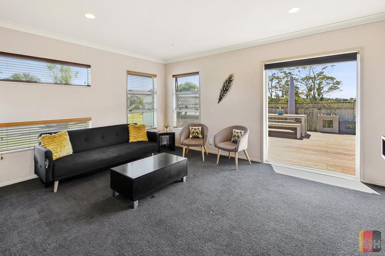 Photo of property in 50 Stranraer Crescent, Wattle Downs, Auckland, 2103