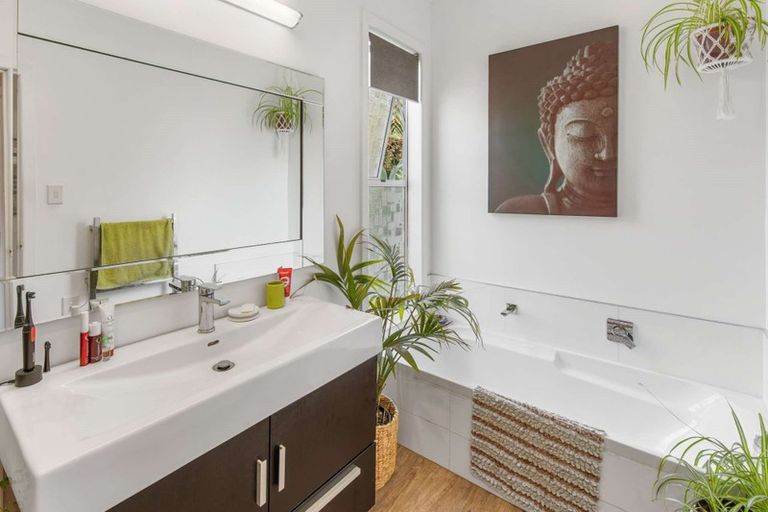 Photo of property in 15 Frankley Road, Westown, New Plymouth, 4310