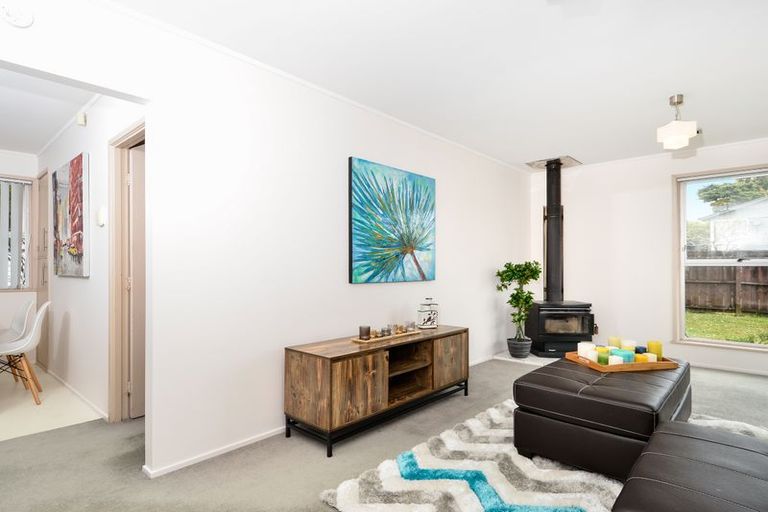 Photo of property in 85 Farquhar Road, Glendene, Auckland, 0602