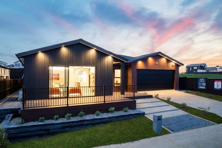 Photo of property in 28 Evergreen Parade, Rosehill, Papakura, 2113