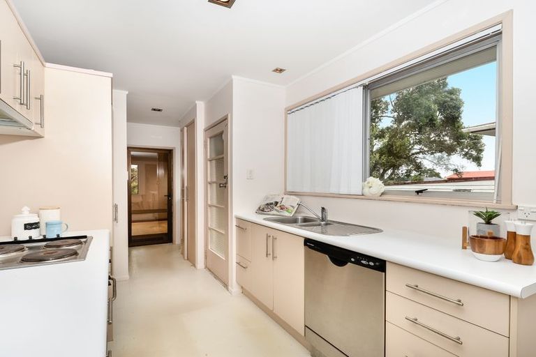 Photo of property in 85 Farquhar Road, Glendene, Auckland, 0602