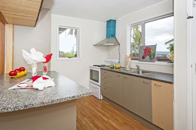 Photo of property in 2 Navigator Place, Papatoetoe, Auckland, 2025