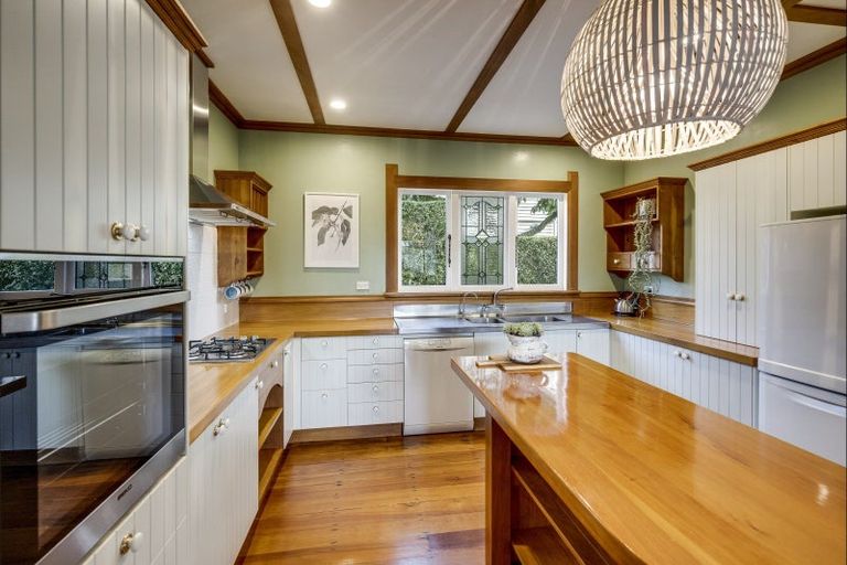 Photo of property in 1 Lambton Road, Hospital Hill, Napier, 4110