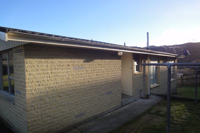 Photo of property in 31 Robertson Street, Island Bay, Wellington, 6023