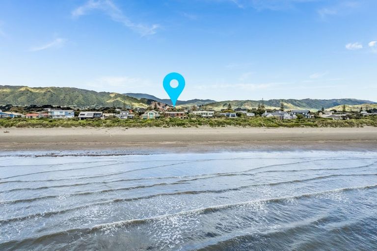 Photo of property in 71 Field Way, Waikanae Beach, Waikanae, 5036