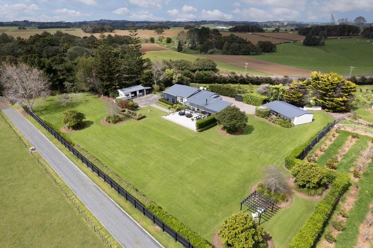Photo of property in 1402 Glenbrook Road, Glenbrook, Waiuku, 2681