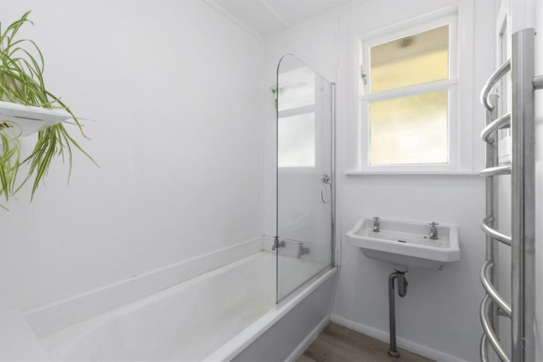 Photo of property in 47 Bird Grove, Stokes Valley, Lower Hutt, 5019