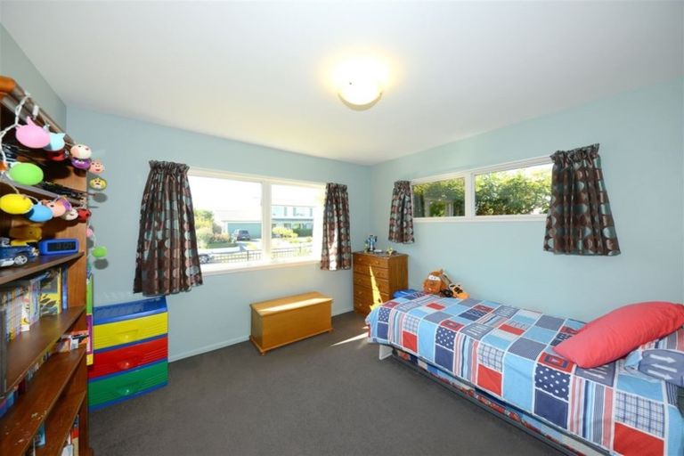 Photo of property in 27 Hillcrest Place, Avonhead, Christchurch, 8042