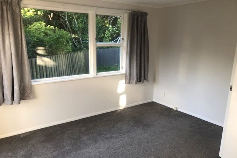 Photo of property in 39 Lowry Crescent, Stokes Valley, Lower Hutt, 5019