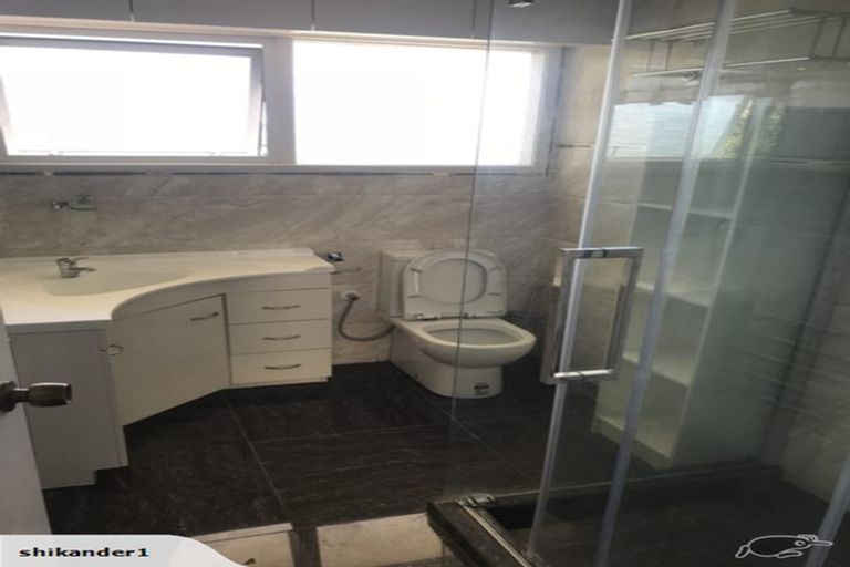 Photo of property in 16 Easton Park Parade, Glenfield, Auckland, 0629