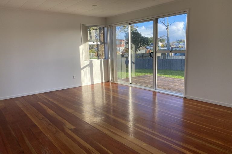 Photo of property in 18 Orly Avenue, Mangere, Auckland, 2022