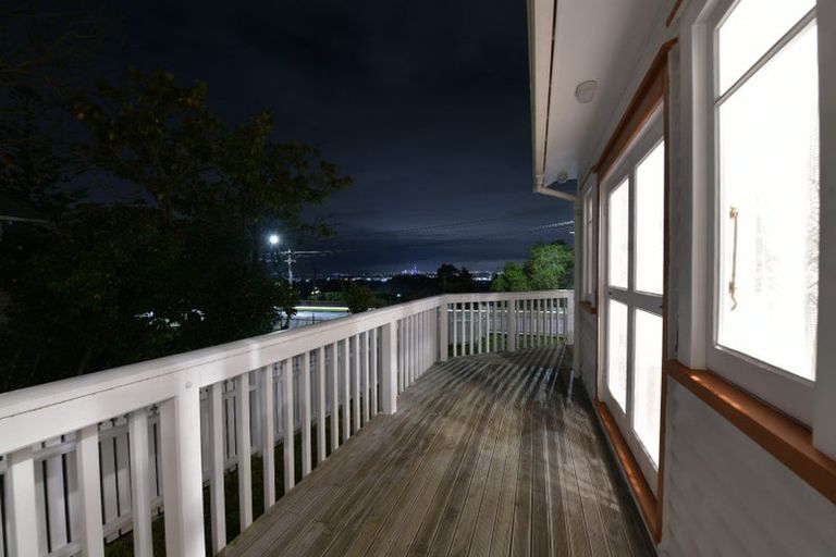 Photo of property in 32 Te Atatu Road, Te Atatu South, Auckland, 0610