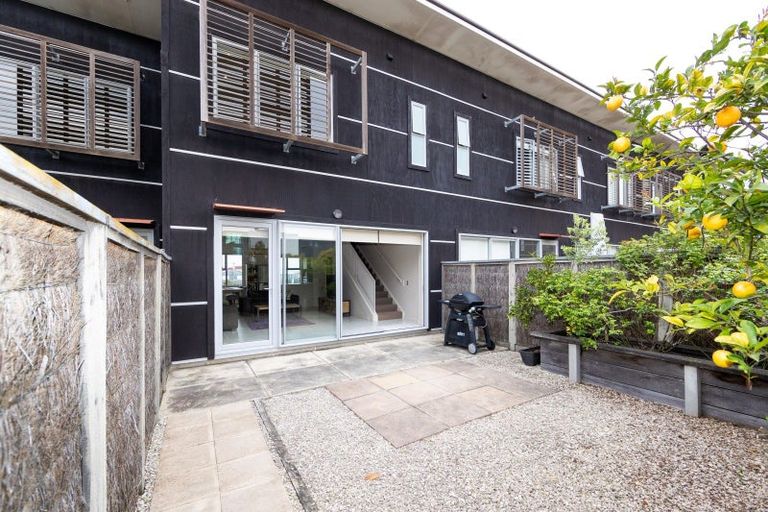 Photo of property in The Terraces, 21/9 Humber Street, Pandora, Napier, 4110