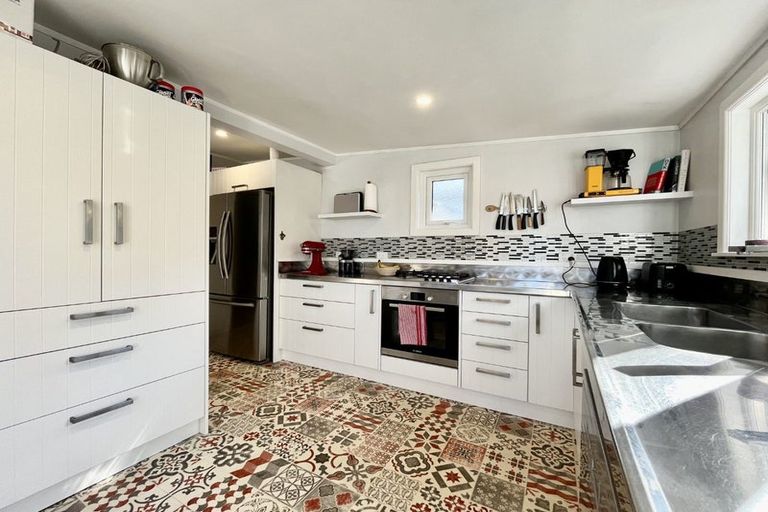 Photo of property in 18 Hector Street, Petone, Lower Hutt, 5012