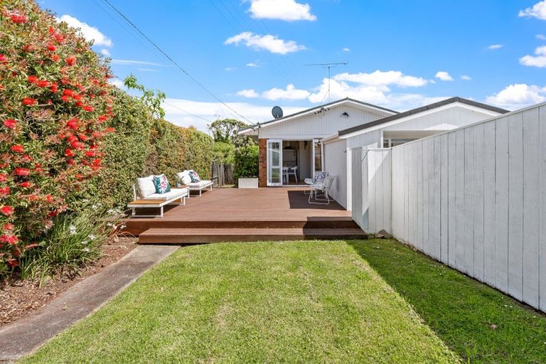 Photo of property in 1/49 Shakespeare Road, Milford, Auckland, 0620
