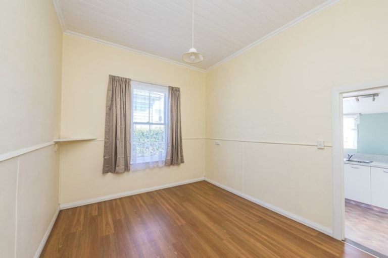 Photo of property in 16 Carlton Avenue, Gonville, Whanganui, 4501