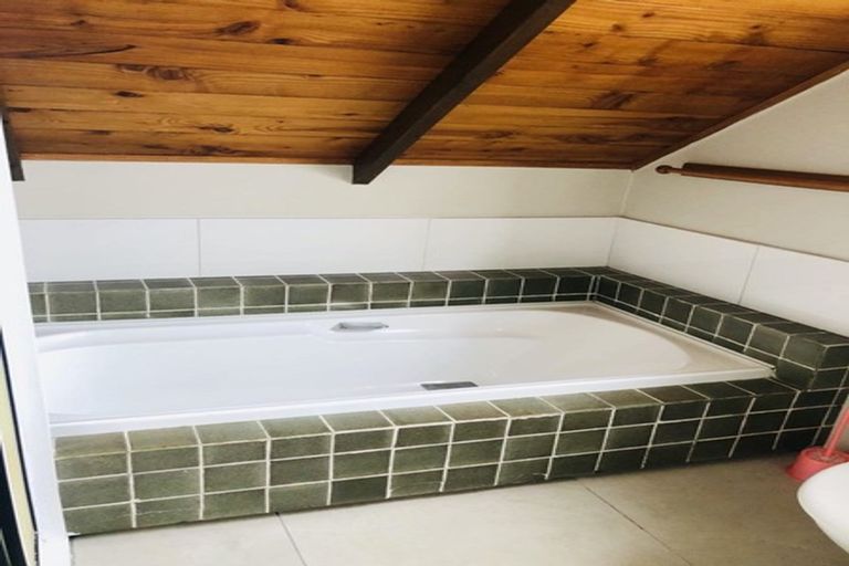 Photo of property in 2/26 Richards Avenue, Forrest Hill, Auckland, 0620