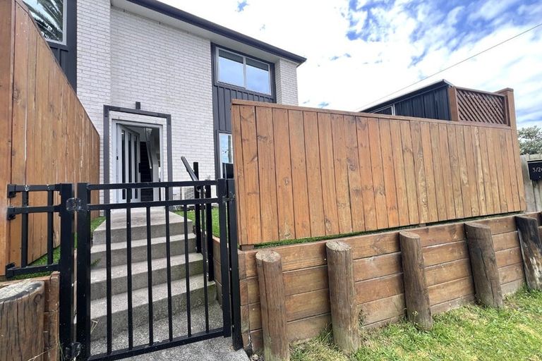 Photo of property in 3/24 Kelwyn Road, Kelston, Auckland, 0602