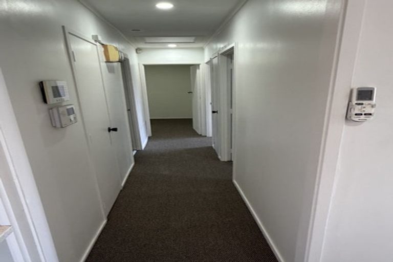 Photo of property in 2/224 Massey Road, Mangere East, Auckland, 2024