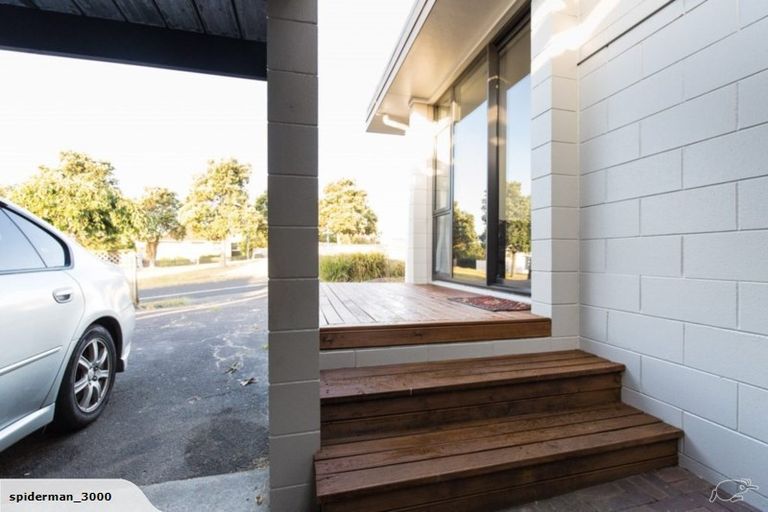 Photo of property in 51 Highland Park Drive, Highland Park, Auckland, 2010