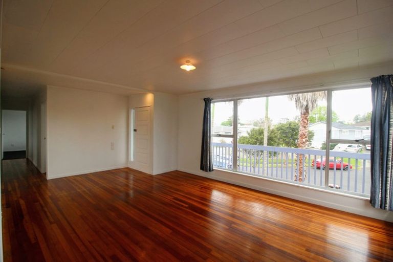 Photo of property in 17 Crampton Place, Manurewa, Auckland, 2102