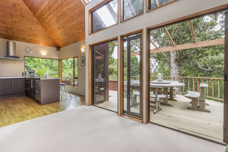 Photo of property in 409 Titirangi Road, Titirangi, Auckland, 0604