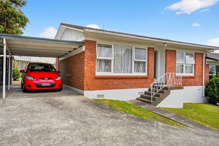 Photo of property in 3/497 Beach Road, Murrays Bay, Auckland, 0630