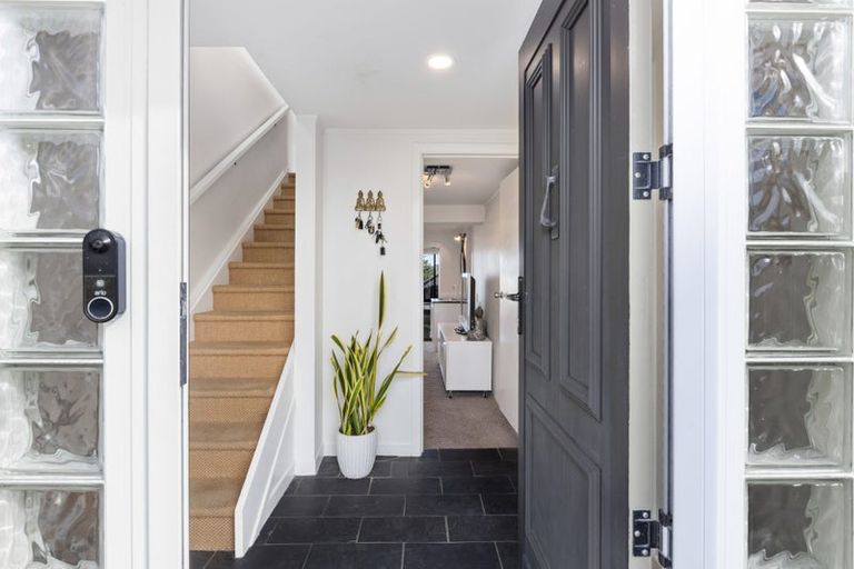 Photo of property in 41 Shakespear Road, Army Bay, Whangaparaoa, 0930