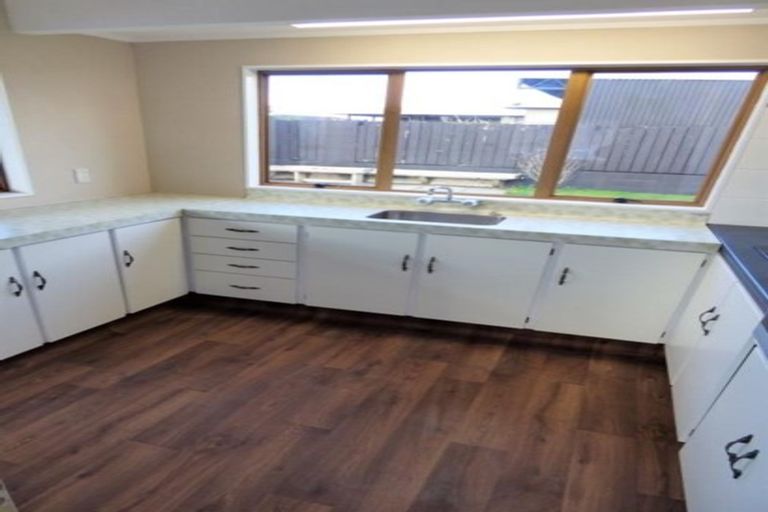 Photo of property in 17a Edgewater Parade, Waiuku, 2123