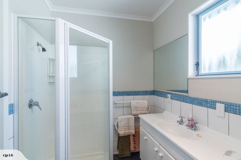 Photo of property in 320 Te Moana Road, Waikanae, 5036