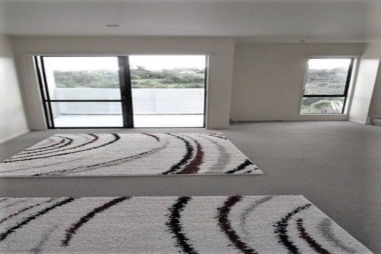 Photo of property in Lynn Park Terrace, 13/12 Ambrico Place, New Lynn, Auckland, 0600