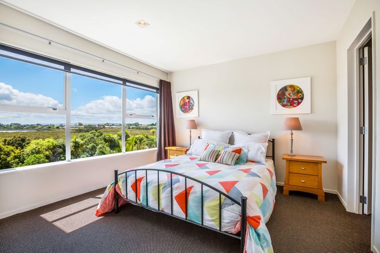 Photo of property in 28 Stranraer Crescent, Wattle Downs, Auckland, 2103