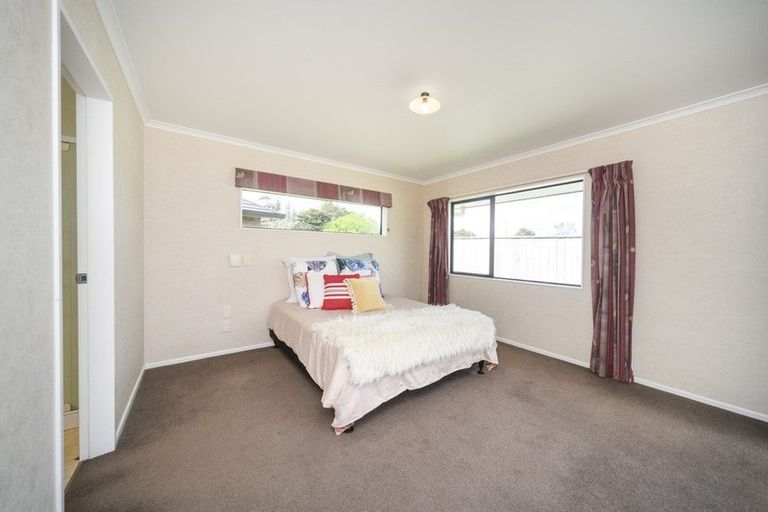 Photo of property in 9 Alpine Grove, Kelvin Grove, Palmerston North, 4414