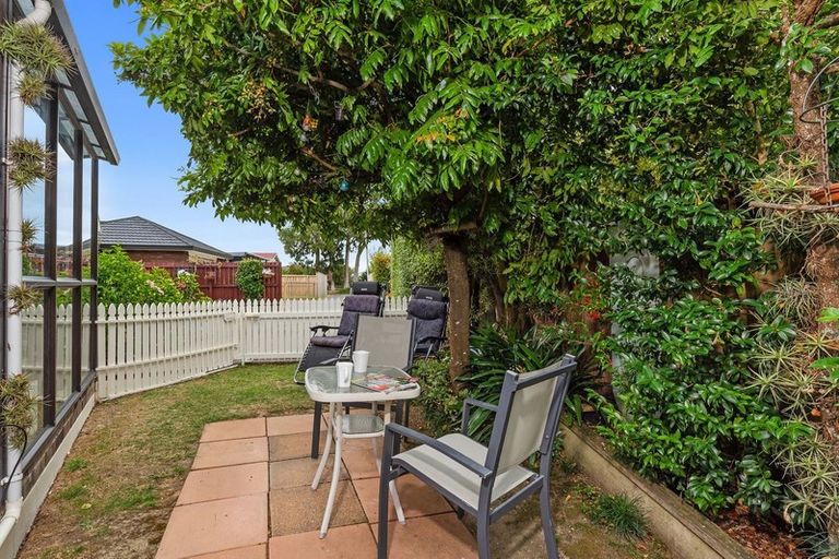Photo of property in 2/2 Law Street, Torbay, Auckland, 0630